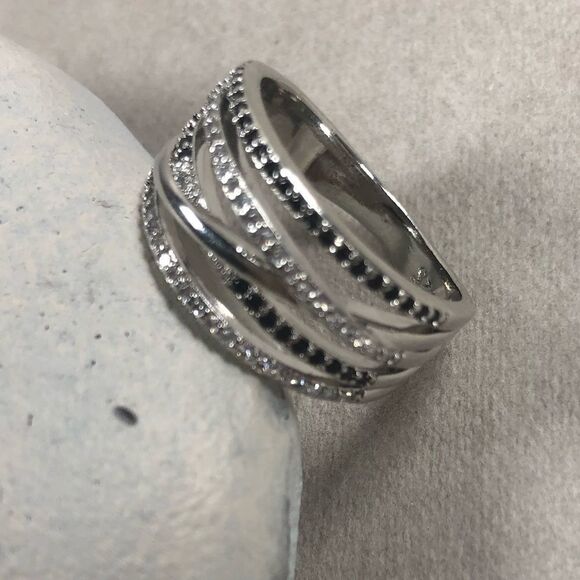 925 Sterling Silver Black & White Twist Micro Pave Ring - Picture 4 of 8